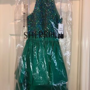 NWT Sherri Hill short formal size 00.